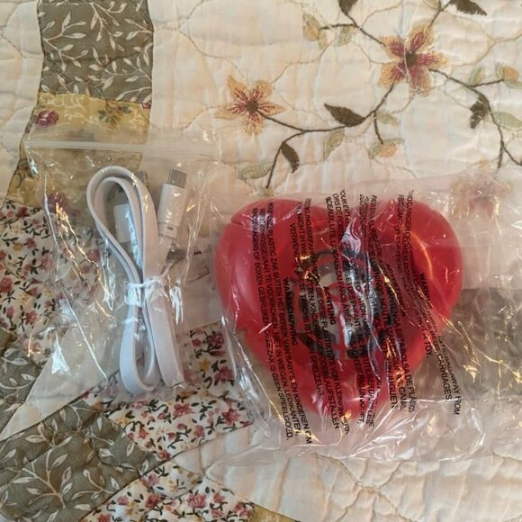 Scentsy Mini Diffuser Red Heart Shaped - Picture 4 of 4